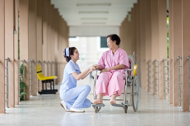 Diferenças entre contratar uma Enfermeira Particular e optar por uma casa de repouso?